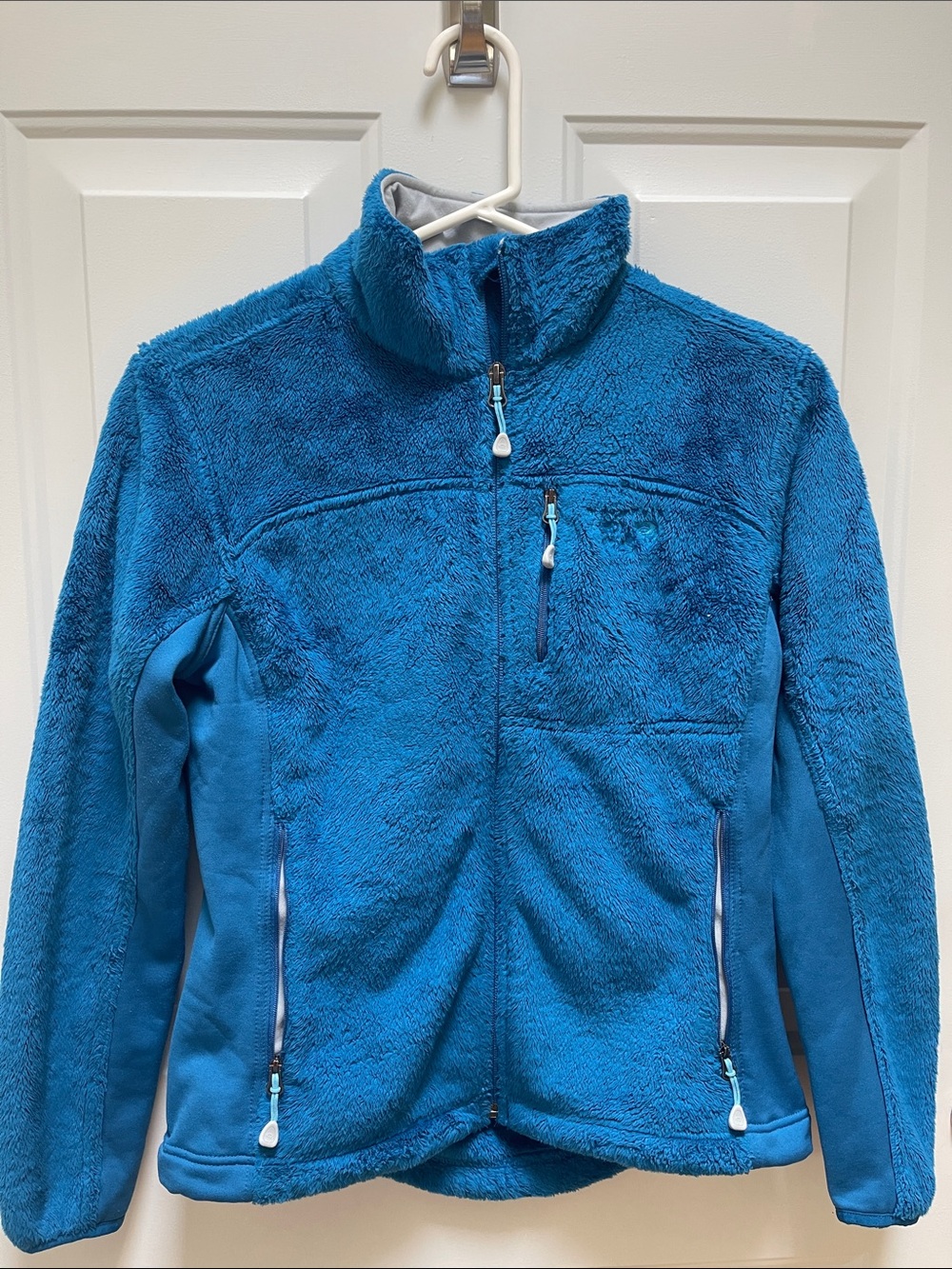Mountain Hardwear Plush Jacket - Teal Blue
Authentic /Vintage